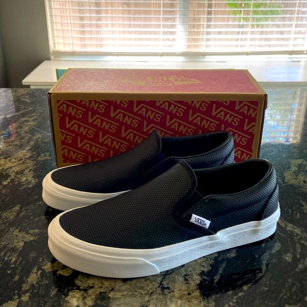 Women’s Classic Slip-On Leather Vans